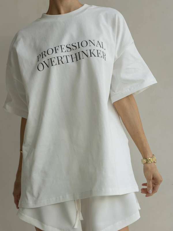 Футболка з принтом professional overthinker